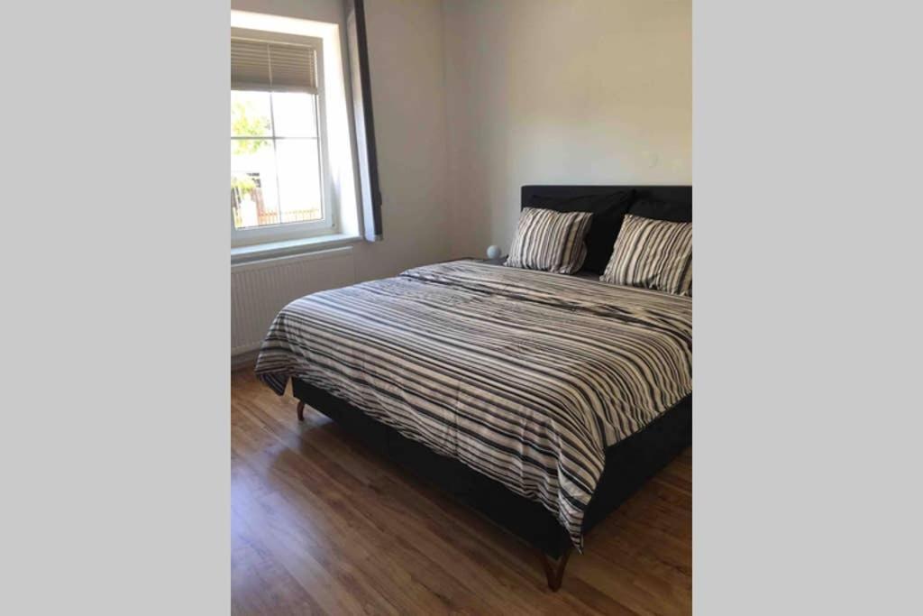 Haus Mit 3 Schlafzimmer Und Garten Amstetten Esterno foto