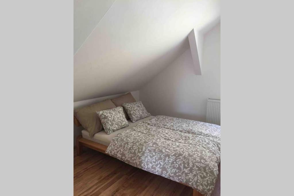 Haus Mit 3 Schlafzimmer Und Garten Amstetten Esterno foto